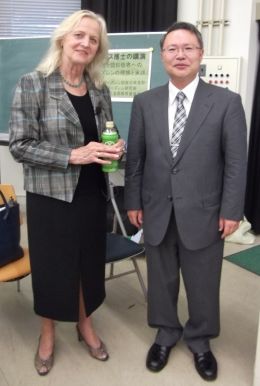 クリスタ・マーテンス博士と姉崎(2012年三重大学で)