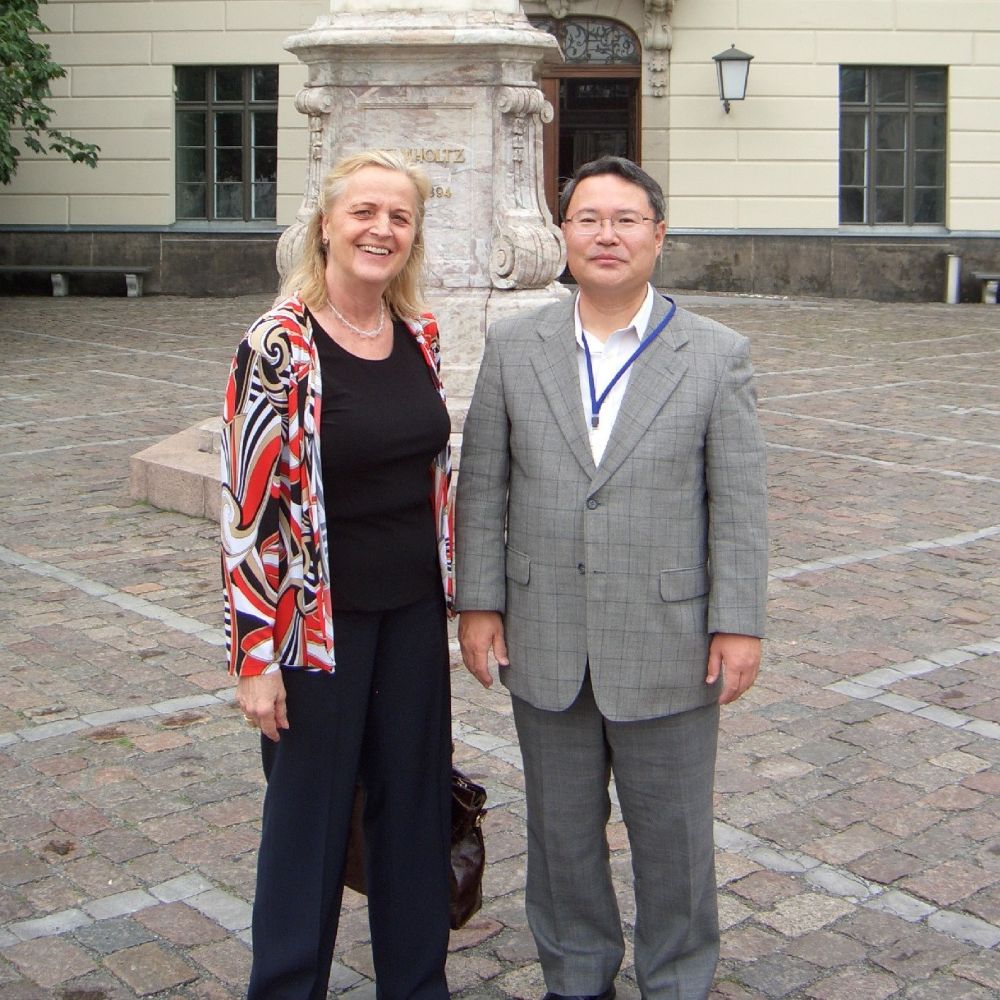 マーテンス博士と姉崎（フンボルト大学　2008年）